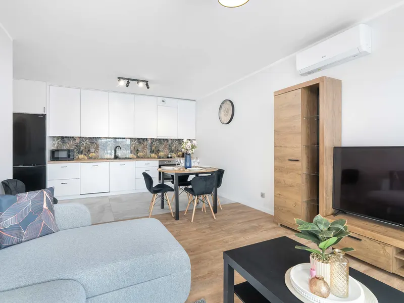 Geräumiges Appartement mit Balkon | Parkplatz | 2 Schlafzimmer – Foto 1