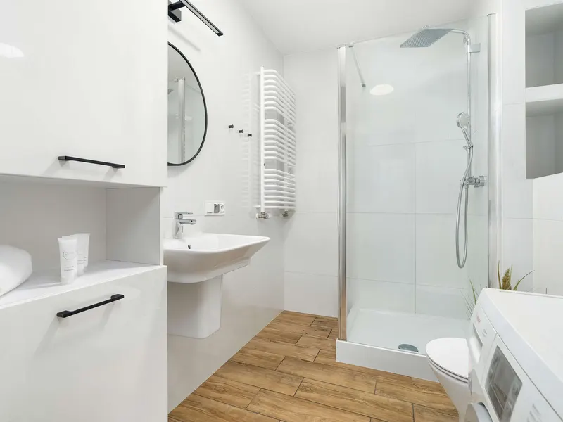 Geräumige Wohnung mit Balkon | Tiefgaragenstellplatz | 1 Schlafzimmer – Foto 4
