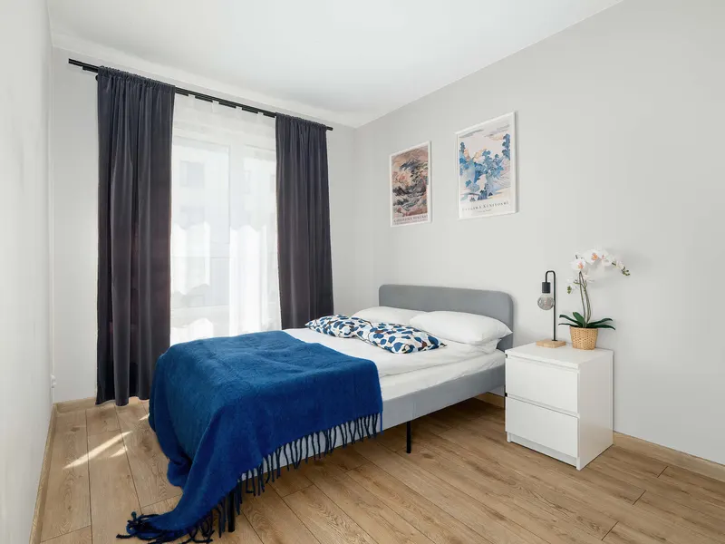 Geräumige Wohnung mit Balkon | Tiefgaragenstellplatz | 1 Schlafzimmer – Foto 2