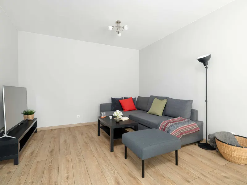 Geräumige Wohnung mit Balkon | Tiefgaragenstellplatz | 1 Schlafzimmer – Foto 1