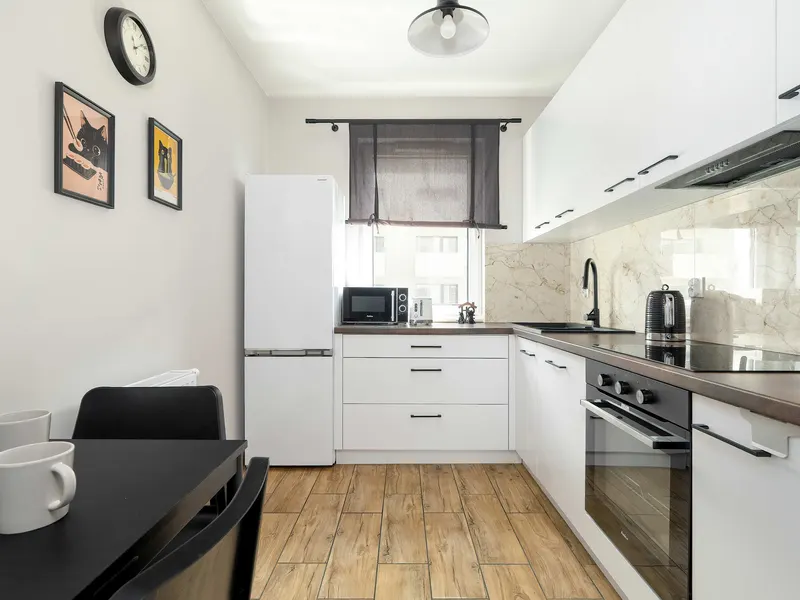 Geräumige Wohnung mit Balkon | Tiefgaragenstellplatz | 1 Schlafzimmer – Foto 3