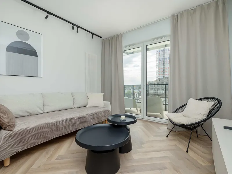 Stylish Apartment with River Views | Garage – photo 1