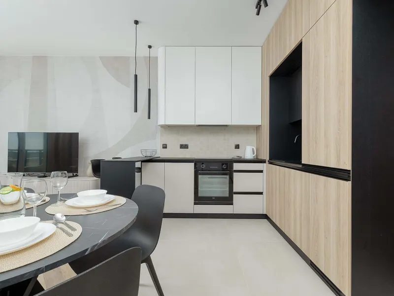 Stylish Apartment with River Views | Garage – photo 5