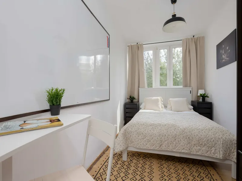 Familien-Appartement im Stadtzentrum | 2 Schlafzimmer | Arbeitsbereich – Foto 2