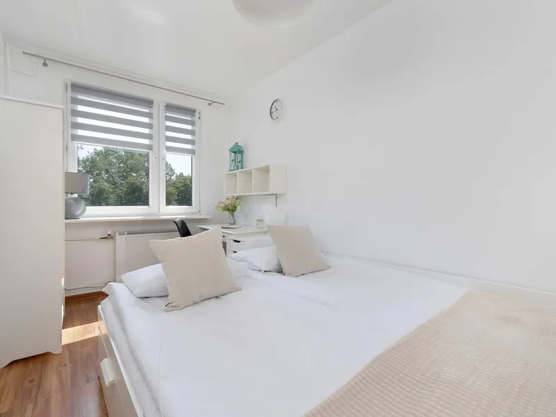 Przestronny Apartament z Balkonem | 3 Sypialnie | Miejsce do Pracy – zdjęcie 3