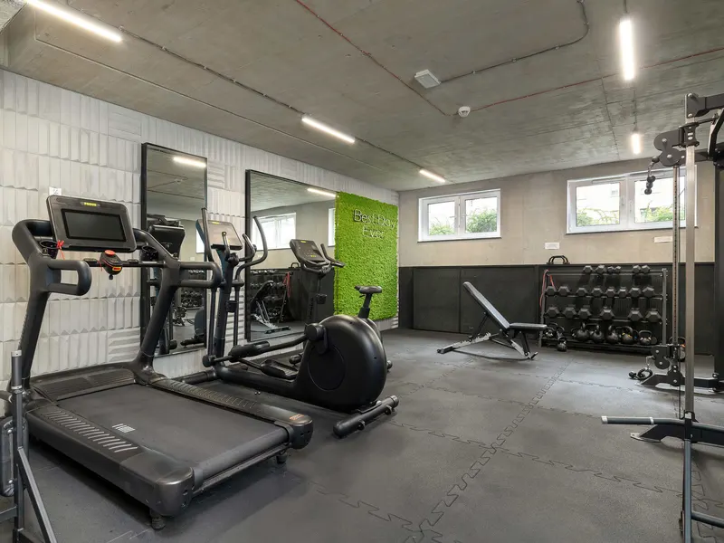 Funktionales Apartment mit Schreibtisch | Fitnessraum und Sauna – Foto 4