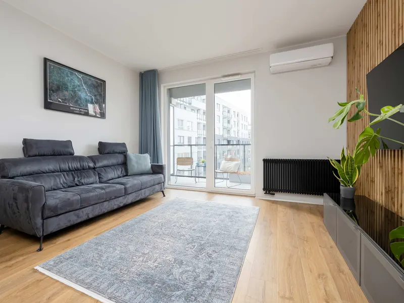 Geräumige Wohnung mit Balkon | Parkplatz | Klimaanlage – Foto 1