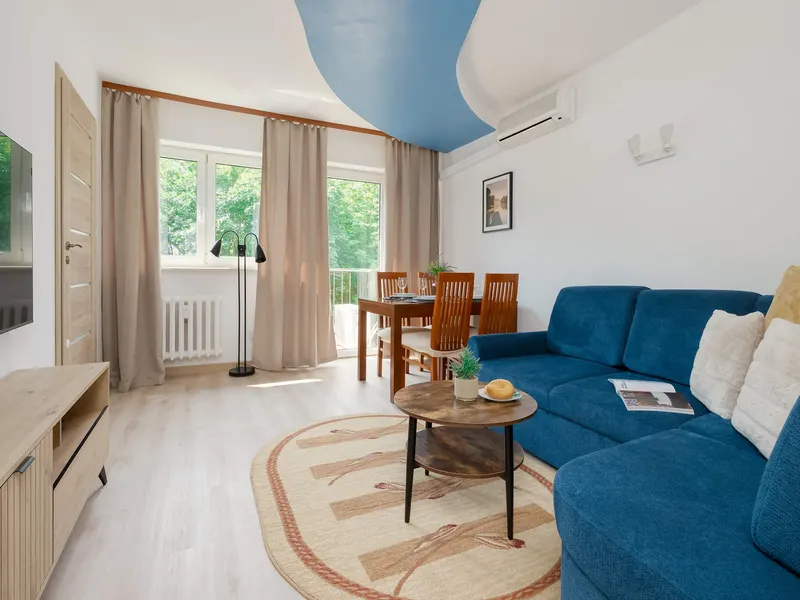 Przestronny Apartament z Klimatyzacją | 2 Sypialnie | Miejsce do Pracy – zdjęcie 1