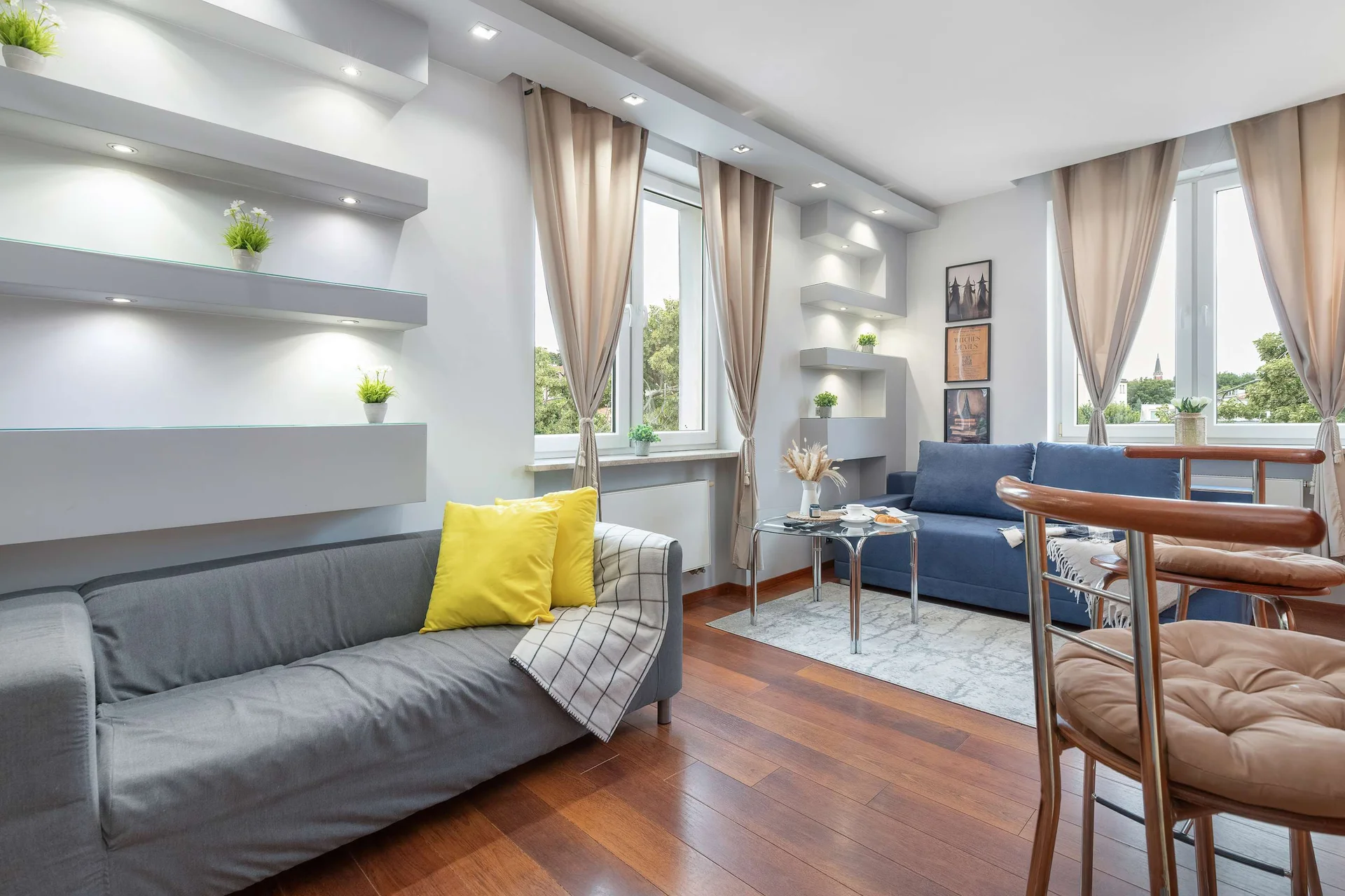 Unwind on the comfortable sofa that can be converted into double bed.
