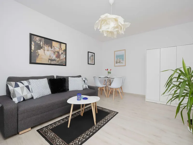 Family Apartment with a Balcony Near the Underground Ursynow – photo 1