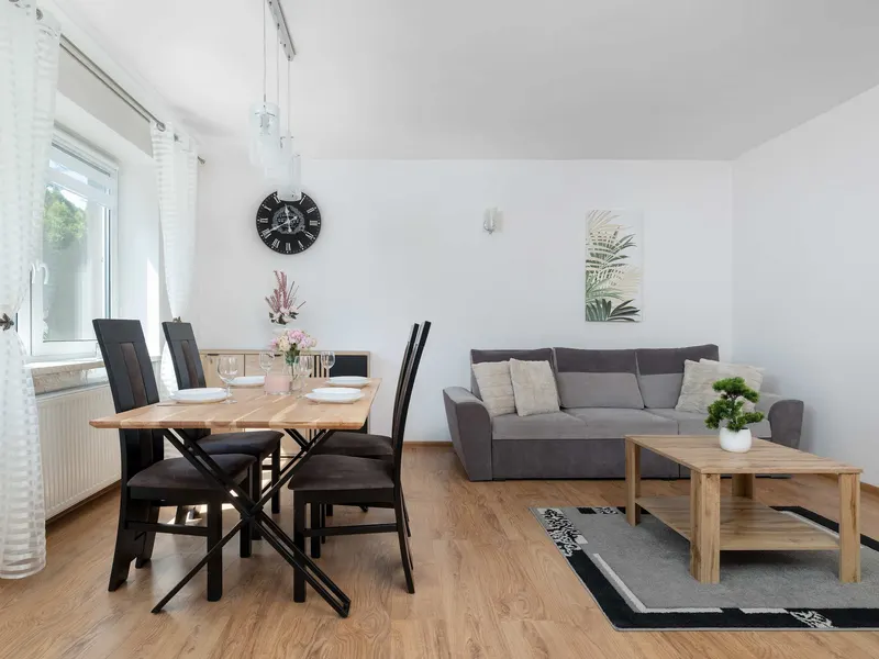 Spacious House with Garden | Three Bedrooms | Garage – photo 1