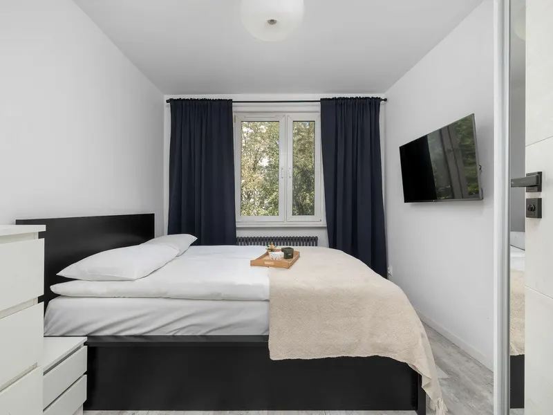 Przestronny Apartament z Balkonem i Biurkiem | Wanna – zdjęcie 2