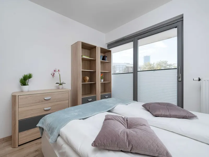 Przestronny Apartament z Balkonem | 2 Sypialnie | Biurko – zdjęcie 4