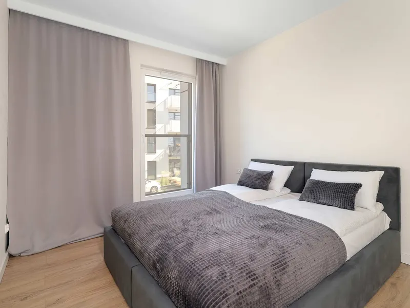 Przestronny Apartament z Balkonem | Blisko Lotniska – zdjęcie 2