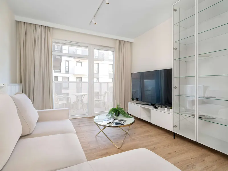 Przestronny Apartament z Balkonem | Blisko Lotniska – zdjęcie 1