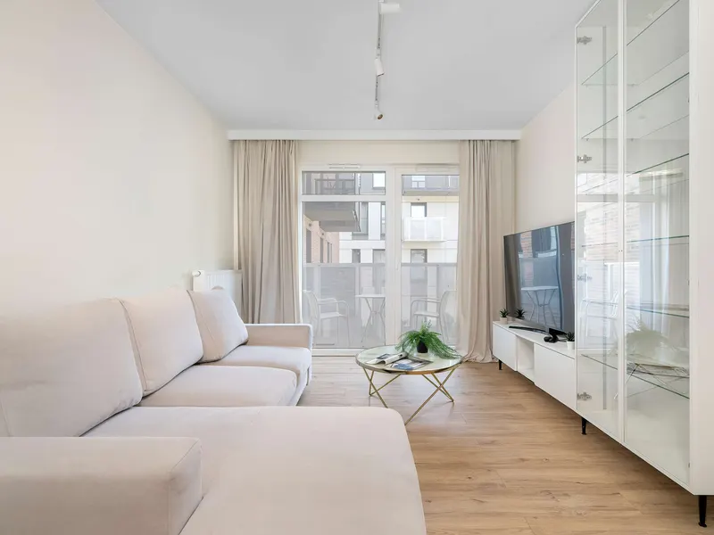 Przestronny Apartament z Balkonem | Blisko Lotniska – zdjęcie 5