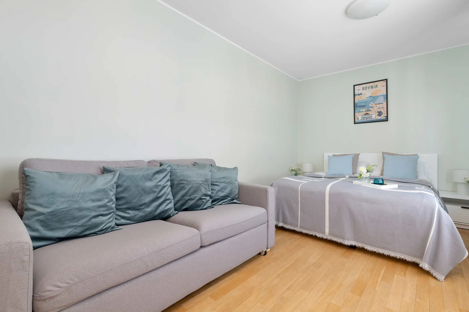 The cosy bedroom features a luxurious double bed and a desk.
