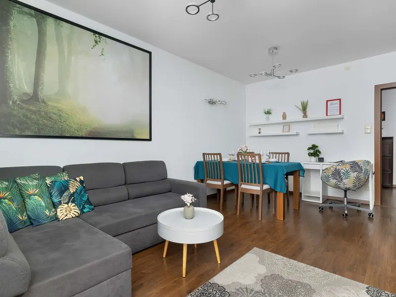 Geräumiges Appartement mit großem Balkon | Arbeitsbereich | Parkplatz – Foto 5