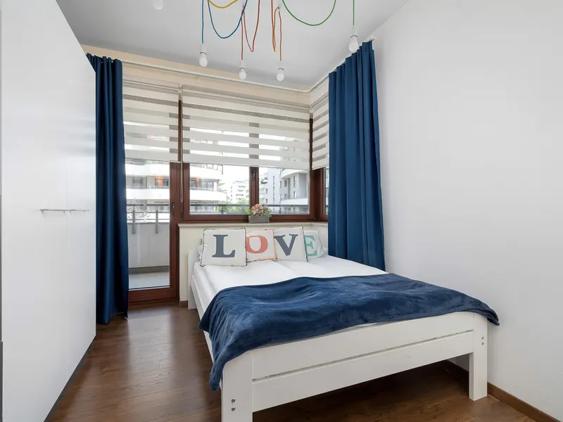 Geräumiges Appartement mit großem Balkon | Arbeitsbereich | Parkplatz – Foto 4