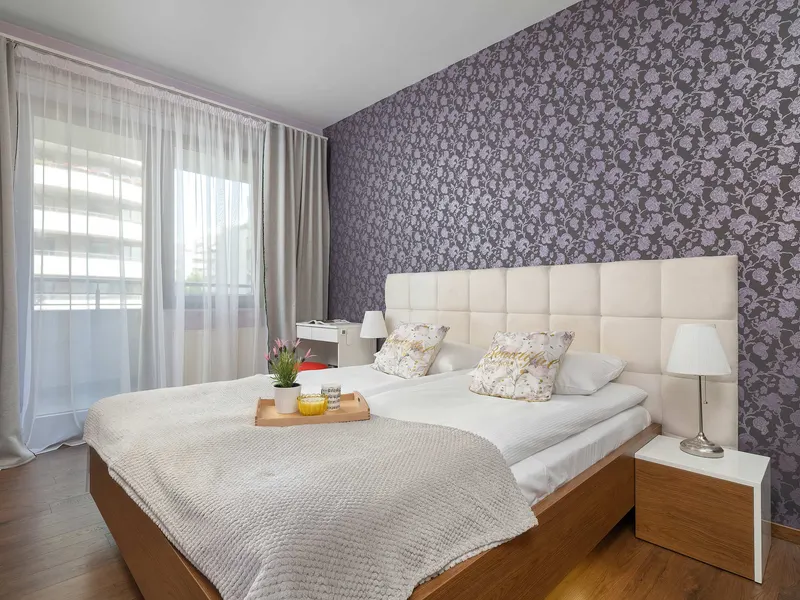 Geräumiges Appartement mit großem Balkon | Arbeitsbereich | Parkplatz – Foto 2