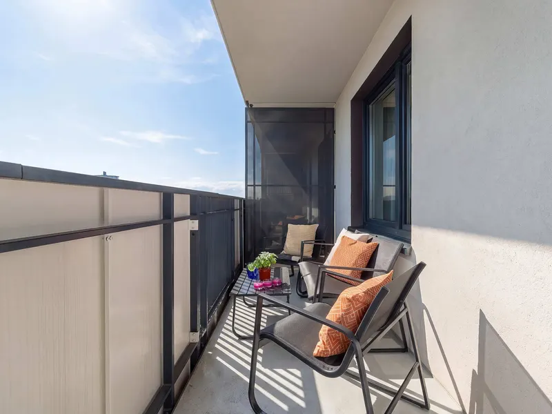 Gemütliches Appartement | Balkon und Arbeitsbereich – Foto 4