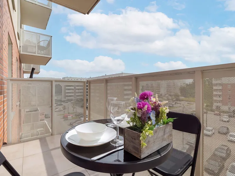 Bright Apartment with Parking | Balcony – photo 4