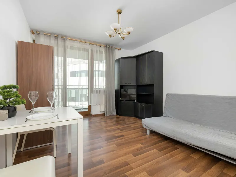 Komfortables Appartement mit Balkon | Arbeitsbereich | In der Nähe des Stadtzentrums – Foto 1