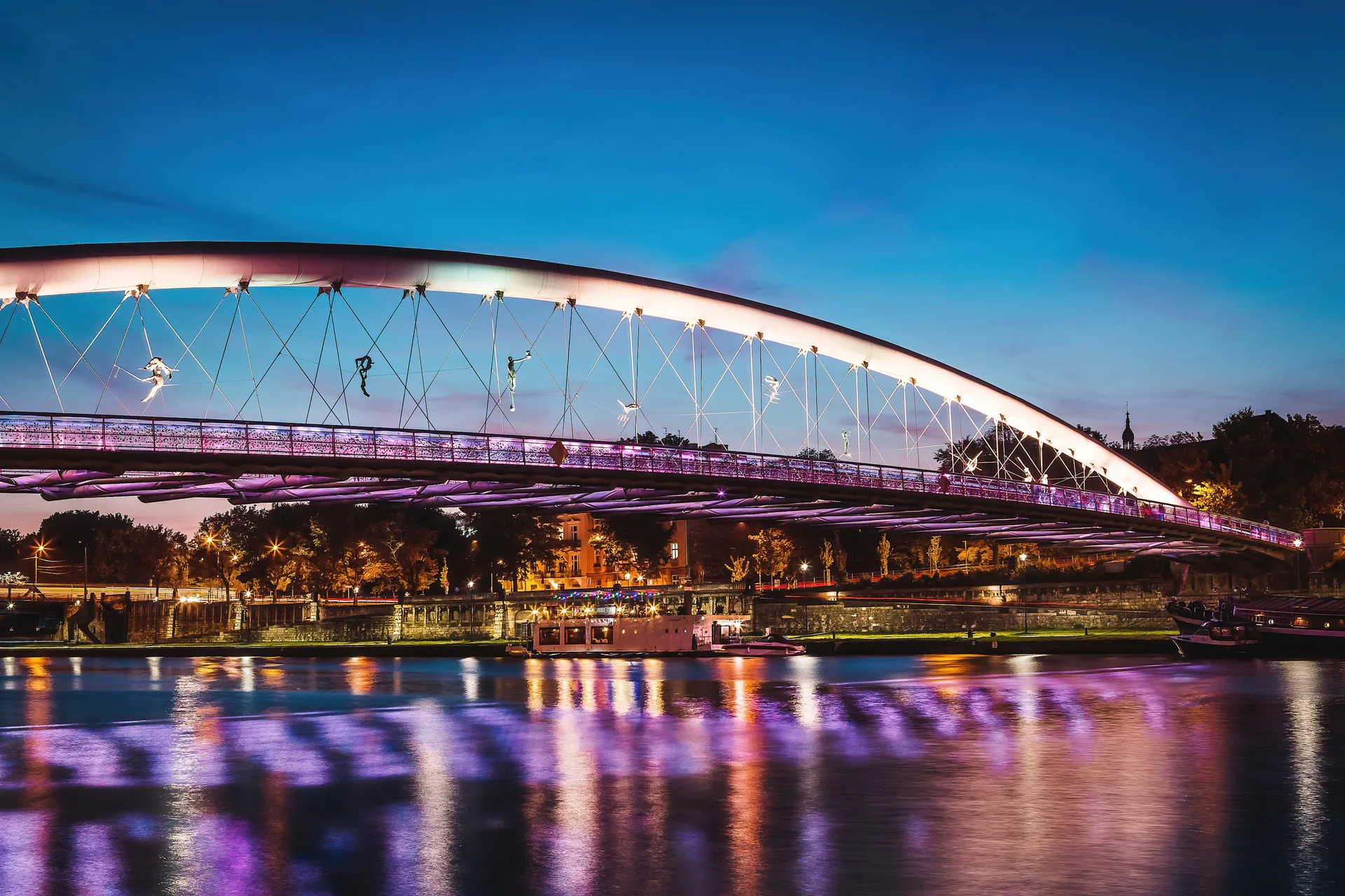 Enjoy easy access to the city's attractions from this well-located building.