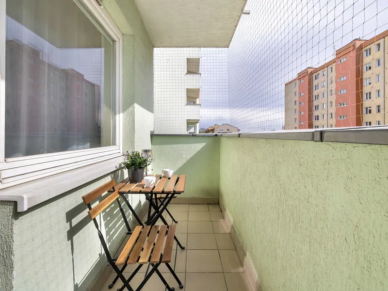 Spacious Apartment with a Balcony | A Place to Work – photo 3