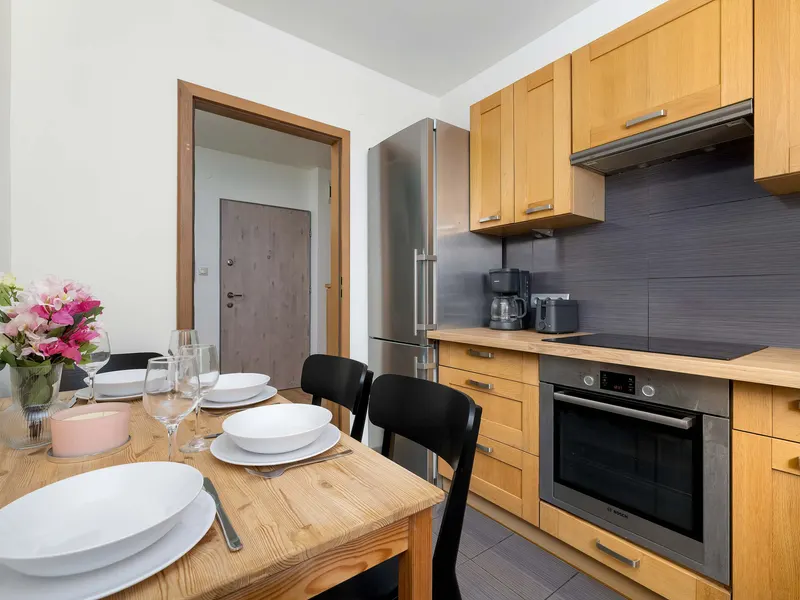 Spacious Apartment with a Balcony | A Place to Work – photo 4