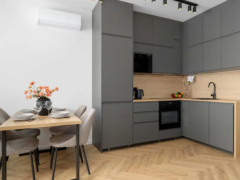 Klimatyzowany Apartament z Balkonem | Miejsce do Pracy – zdjęcie 3
