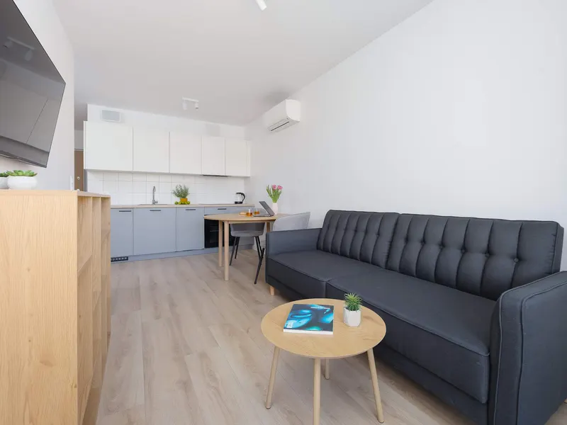 Nowoczesny Apartament z Klimatyzacją | Biurko do Pracy Zdalnej – zdjęcie 5