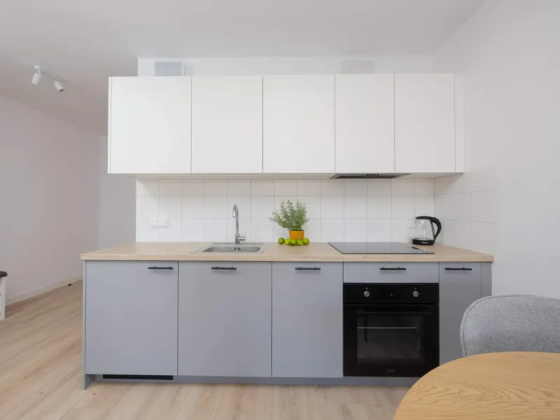 Nowoczesny Apartament z Klimatyzacją | Biurko do Pracy Zdalnej – zdjęcie 3