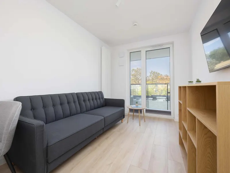 Nowoczesny Apartament z Klimatyzacją | Biurko do Pracy Zdalnej – zdjęcie 1