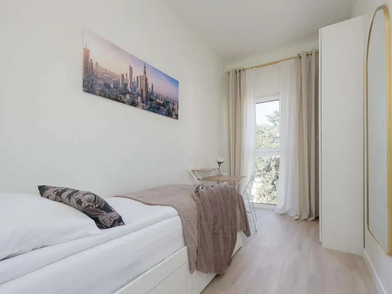 Spacious Apartment with a Balcony | 2 Bedrooms and Parking – photo 3