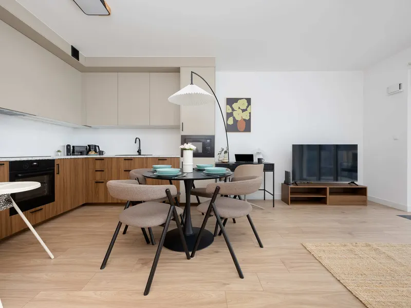 Jasny Apartament z Balkonem | Miejsce do Pracy – zdjęcie 5