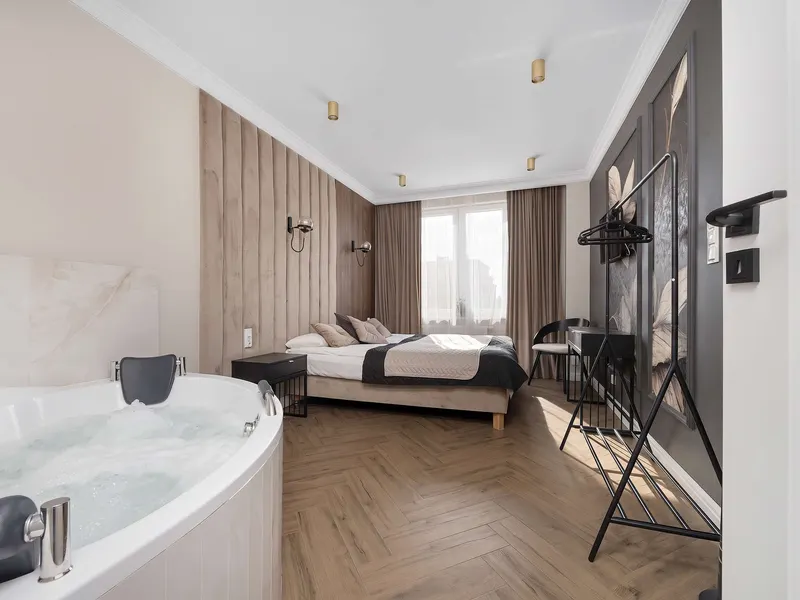 Spacious Apartment | Hot tub – photo 2