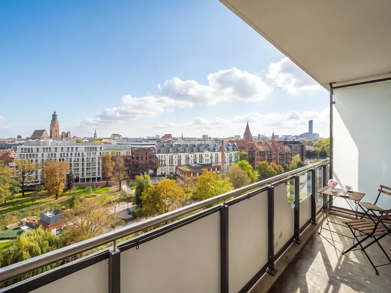 Geräumiges Appartement mit Balkon | Blick auf die Stadt | Parkplatz – Foto 5