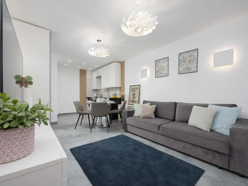 Stylish Apartment with Balcony | Close to the Royal Baths – photo 1