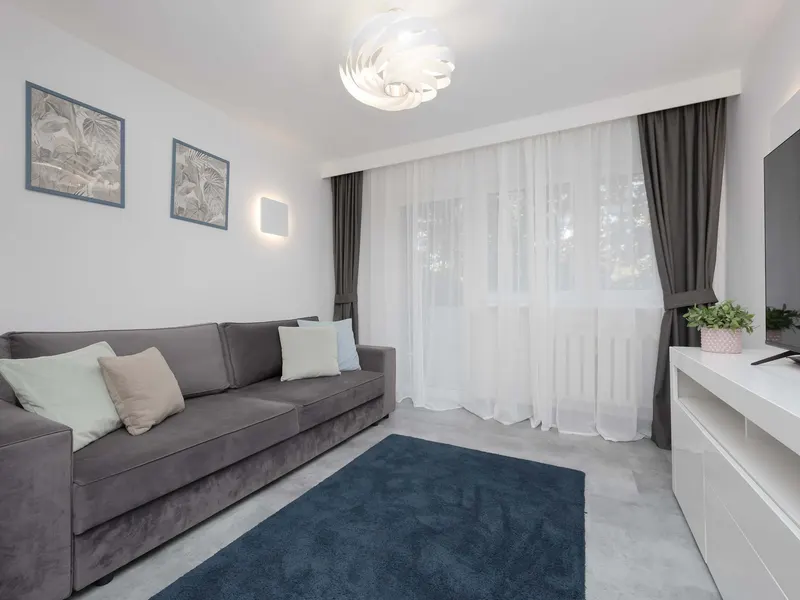 Stylish Apartment with Balcony | Close to the Royal Baths – photo 4