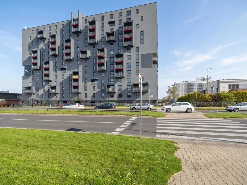 Klimatyzowane Studio | Biurko do Pracy i Balkon – zdjęcie 4