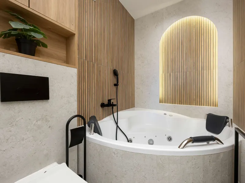 Air Conditioned Apartment with Hot Tub | Terrace – photo 5