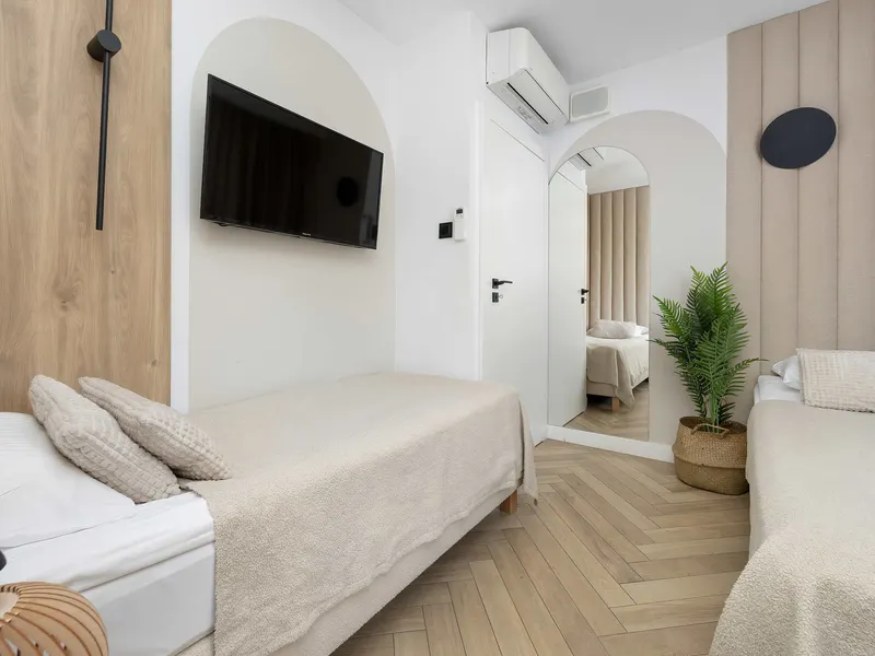Air Conditioned Apartment with Hot Tub | Terrace – photo 3