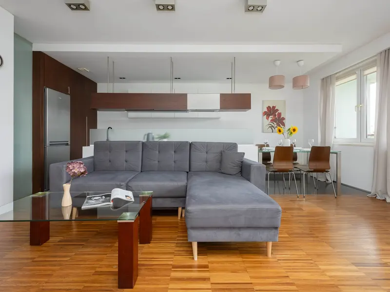 Stylowy Apartament dla 6 Osób | Balkon i Parking – zdjęcie 1