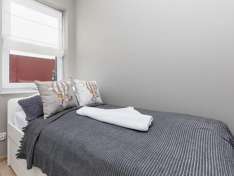 Jasny Apartament z Balkonem | Miejsce do Pracy – zdjęcie 4