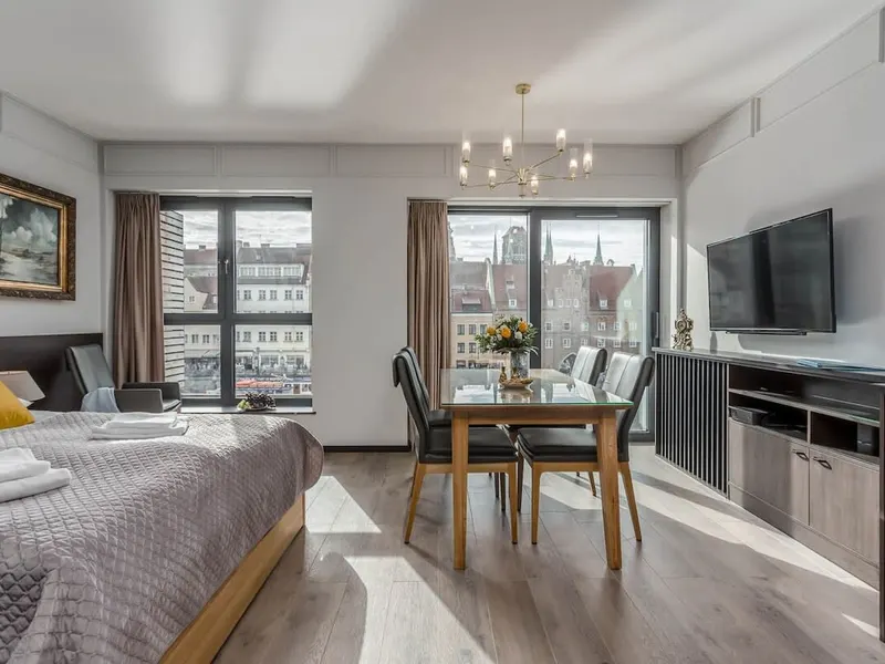 Apartment in the Heart of Gdansk | Air Conditioning and Workspace – photo 5