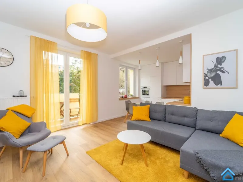 Słoneczny Apartament z Balkonem | Parking | Blisko Plaży – zdjęcie 1