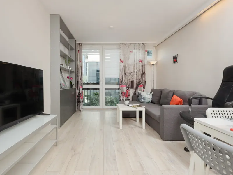Apartament w Centrum | Blisko Metra i Złotych Tarasów – zdjęcie 3