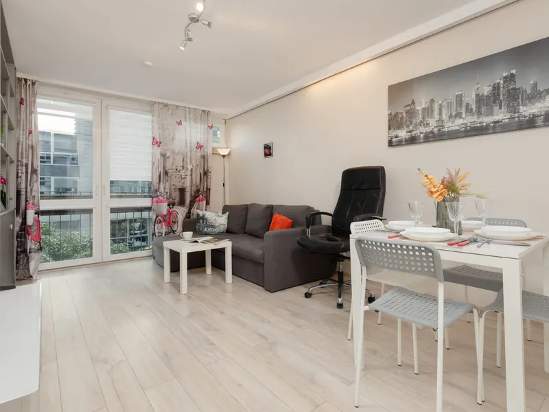 Apartament w Centrum | Blisko Metra i Złotych Tarasów – zdjęcie 5
