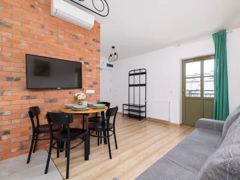 Klimatisierte Wohnung | Balkon | 800 m zum Hauptplatz – Foto 3